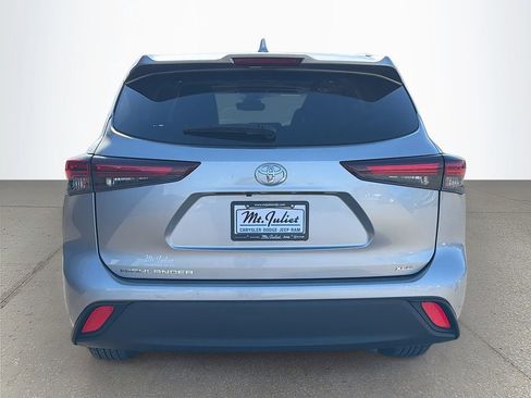 Used 2024 Toyota Highlander XLE image 5