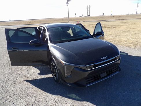 Used 2025 Kia K4 EX image 33