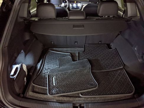 Certified 2022 Volkswagen Tiguan SE R-Line image 26