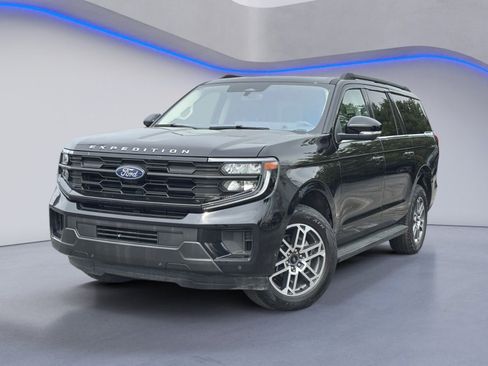 Used 2025 Ford Expedition Max Active AWD/4WD image 2