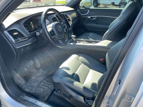 Used 2020 Volvo XC90 T6 Momentum w/ Protection Package Premier image 12