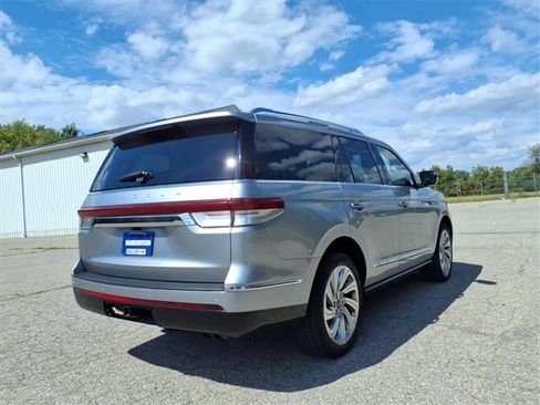 Used 2024 Lincoln Navigator Premiere image 7