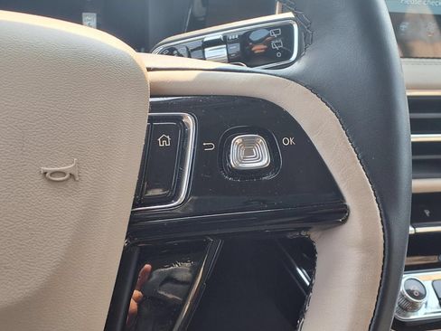 Used 2025 Lincoln Corsair Reserve FWD image 16