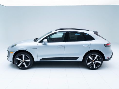 Certified 2026 Porsche Macan AWD/4WD image 2