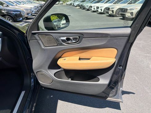 Used 2023 Volvo XC60 B5 Ultimate w/ Protection Package Premier image 19