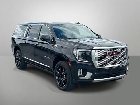 Used 2024 GMC Yukon XL Denali w/ Advanced Technology Package AWD/4WD image 25