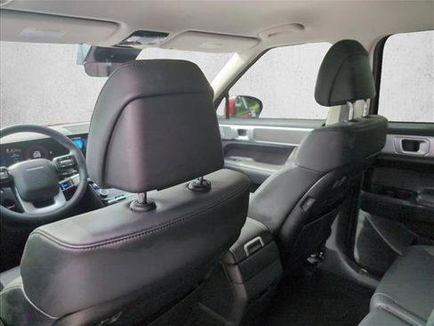 Used 2025 Hyundai Santa Fe SEL FWD image 17