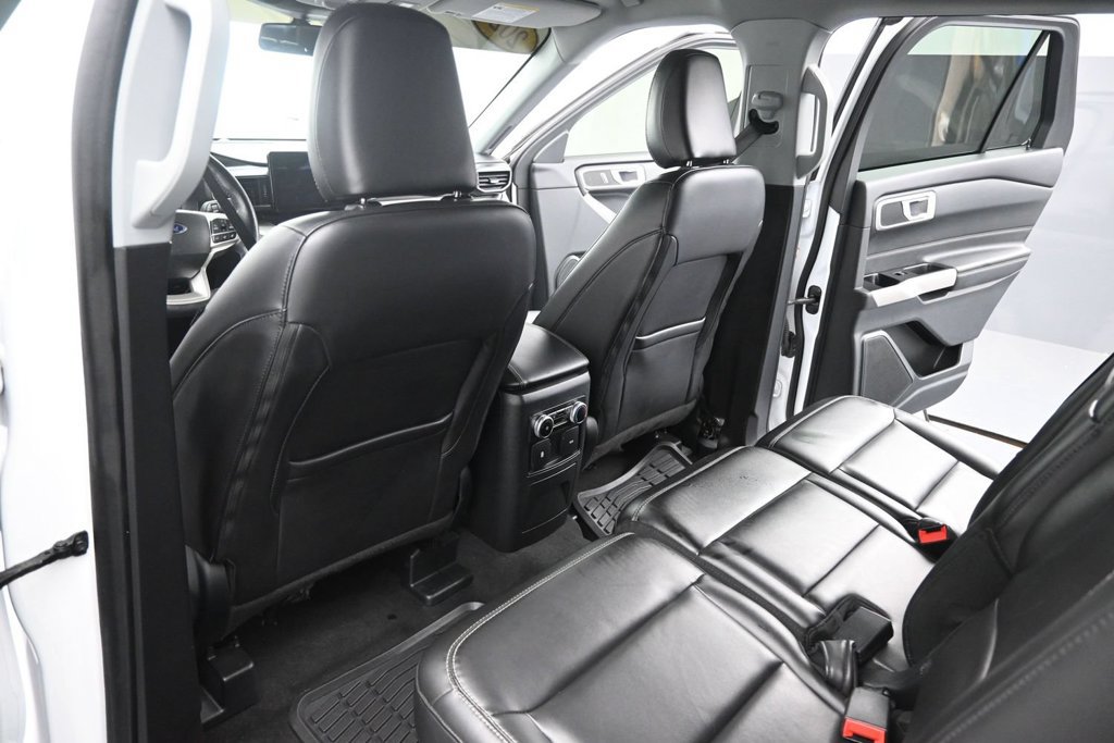 Used 2023 Ford Explorer XLT w/ Equipment Group 202A RWD image 14