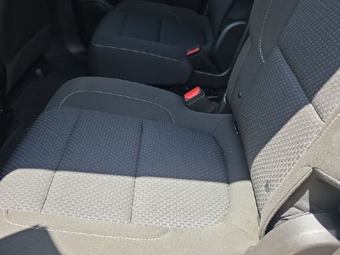 Used 2023 GMC Acadia SLE FWD image 6