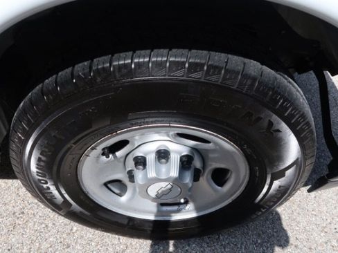 Used 2017 Chevrolet Express 3500 RWD image 15