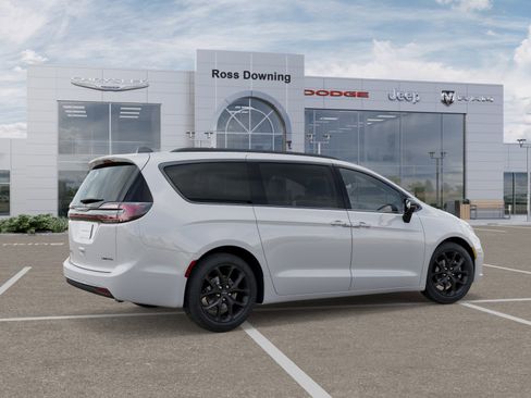 New 2026 Chrysler Pacifica Limited image 4