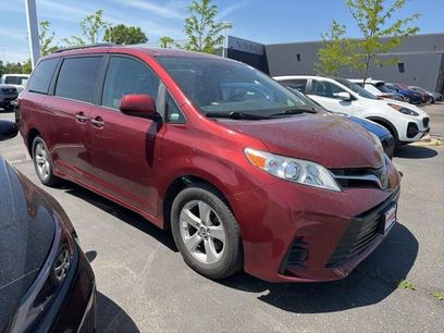 Used 2020 Toyota Sienna LE w/ LE Preferred Package