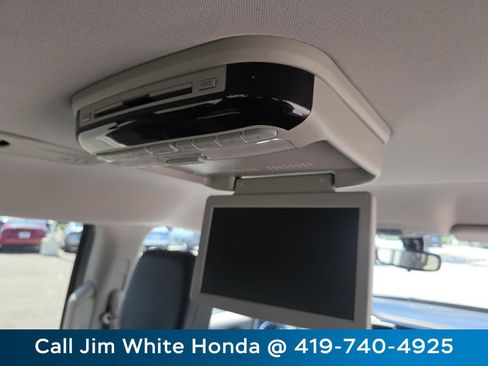 Used 2018 Chrysler Pacifica Touring-L w/ Premium Audio Group FWD image 19