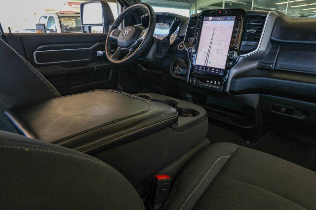 Used 2025 RAM 2500 Big Horn AWD/4WD image 35