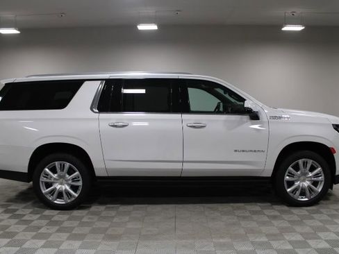 Used 2023 Chevrolet Suburban High Country image 8