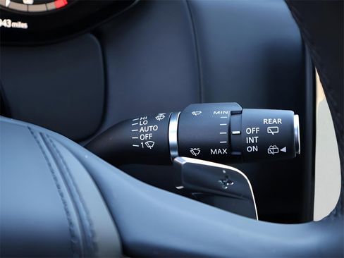 Certified 2025 Land Rover Range Rover SE image 31