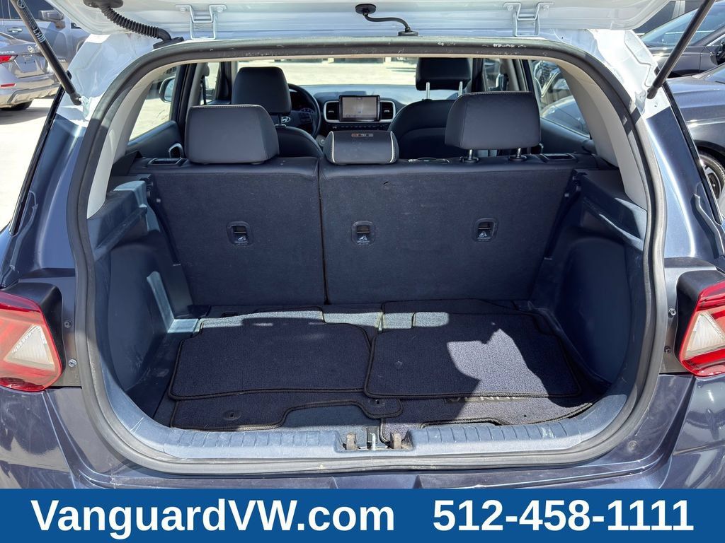 Used 2022 Hyundai Venue Limited FWD image 7
