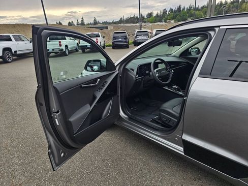 Certified 2023 Kia Niro Wind FWD image 19