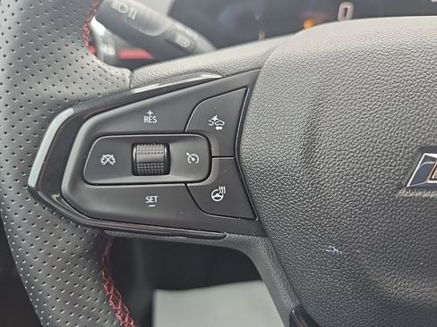 Certified 2024 Chevrolet Trax RS w/ Sunroof Package FWD image 18