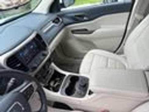 Used 2021 GMC Acadia Denali w/ Denali Technology Package AWD/4WD image 13