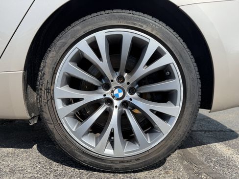 Used 2012 BMW 550i Gran Turismo xDrive w/ Driver Assistance Pkg AWD/4WD image 32