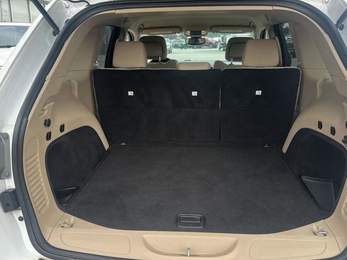 Used 2019 Jeep Grand Cherokee Laredo w/ 18" Wheel & 8.4" Radio Group image 9