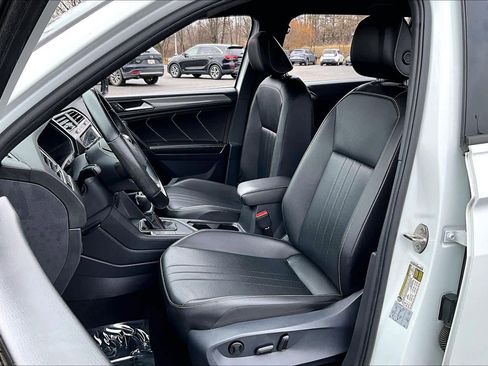 Used 2022 Volkswagen Tiguan SE R-Line image 8