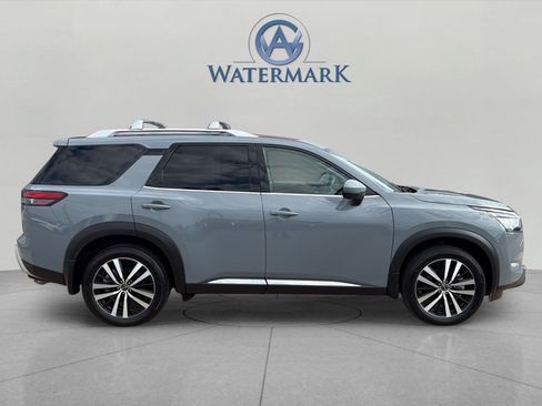 Certified 2025 Nissan Pathfinder Platinum AWD/4WD image 6