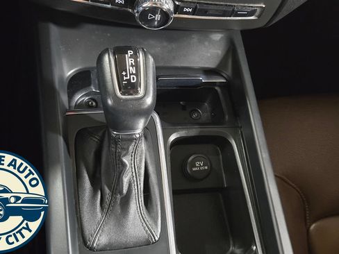Used 2018 Volvo XC60 T5 Momentum w/ Vision Package AWD/4WD image 18