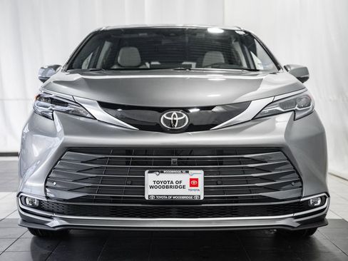 New 2026 Toyota Sienna Platinum image 2