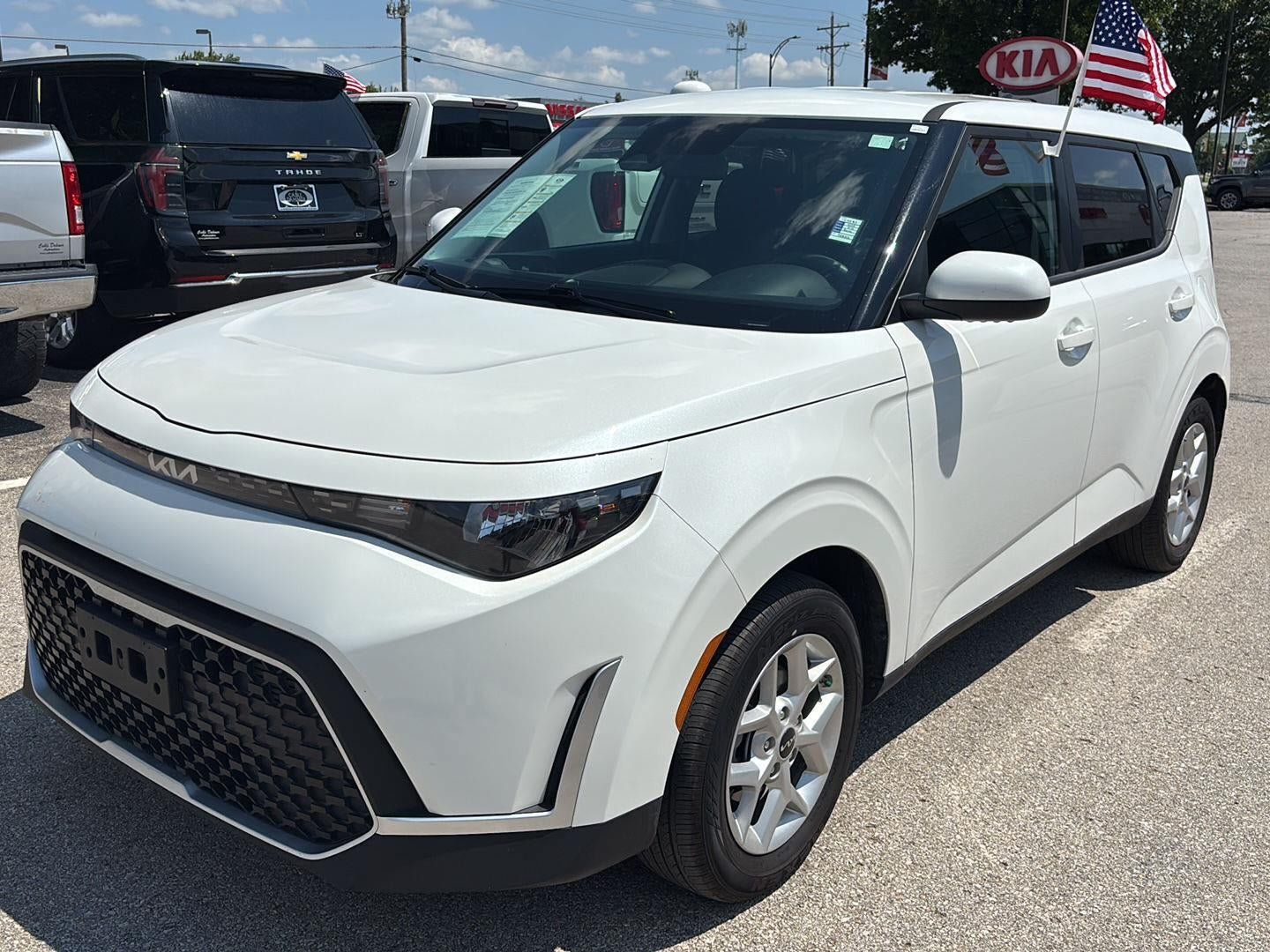 Certified 2025 Kia Soul LX FWD image 3