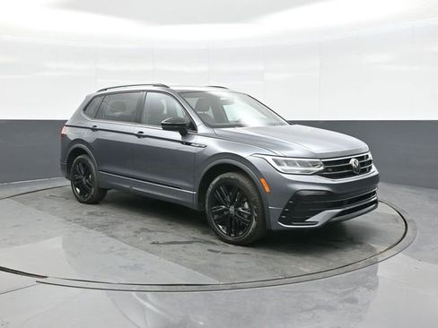 Used 2022 Volkswagen Tiguan SE R-Line image 1