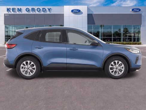 Used 2025 Ford Escape Active w/ Tech Pack #1 FWD image 3