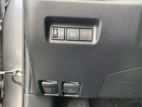 Used 2019 Toyota RAV4 LE image 84