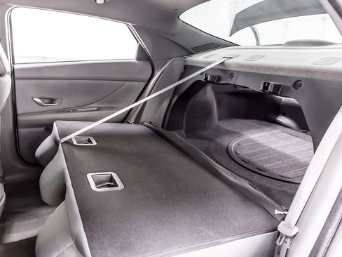 Used 2023 Hyundai Elantra SEL image 35