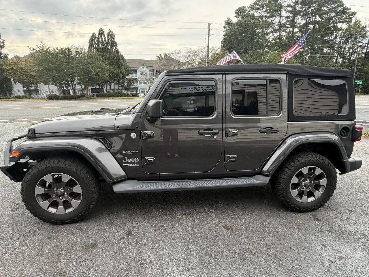 Used 2018 Jeep Wrangler Unlimited Sahara w/ Cold Weather Group AWD/4WD image 5