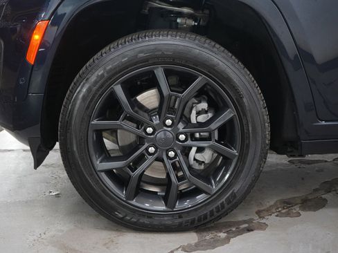 Used 2023 Jeep Grand Cherokee 30th Anniversary image 31