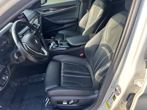 Used 2019 BMW 540i image 9