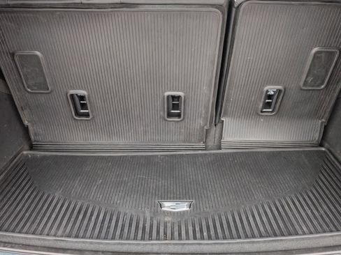 Used 2023 Cadillac Escalade Premium Luxury image 38