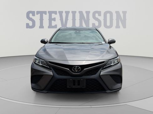 Used 2018 Toyota Camry SE w/ Moonroof Package FWD image 8