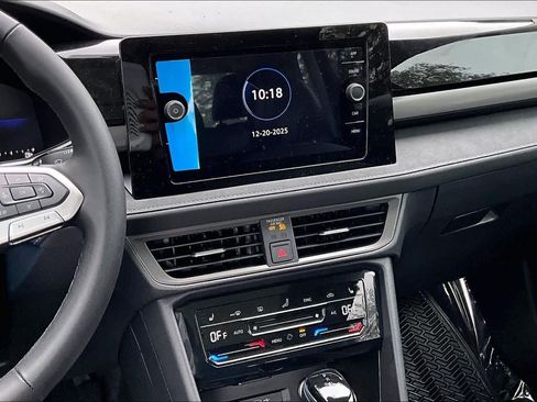 New 2026 Volkswagen Taos SE image 6