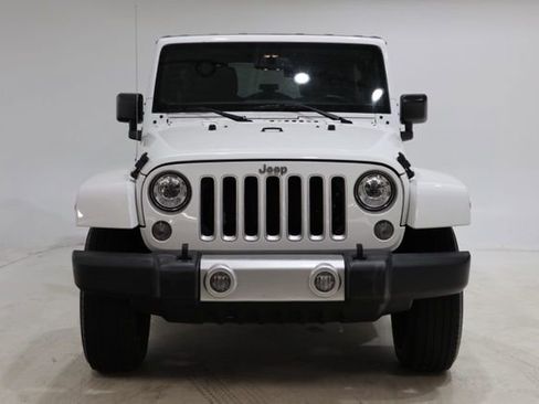 Used 2017 Jeep Wrangler Unlimited Sahara w/ Connectivity Group AWD/4WD image 2
