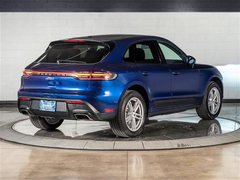Certified 2026 Porsche Macan AWD/4WD image 9