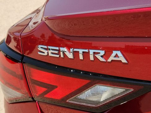 Used 2022 Nissan Sentra SR w/ Electronics Package FWD image 8
