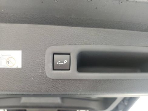 Used 2026 Toyota Sienna LE FWD image 10