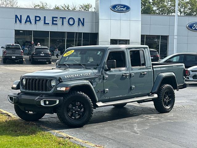Used 2025 Jeep Gladiator Sport AWD/4WD image 2