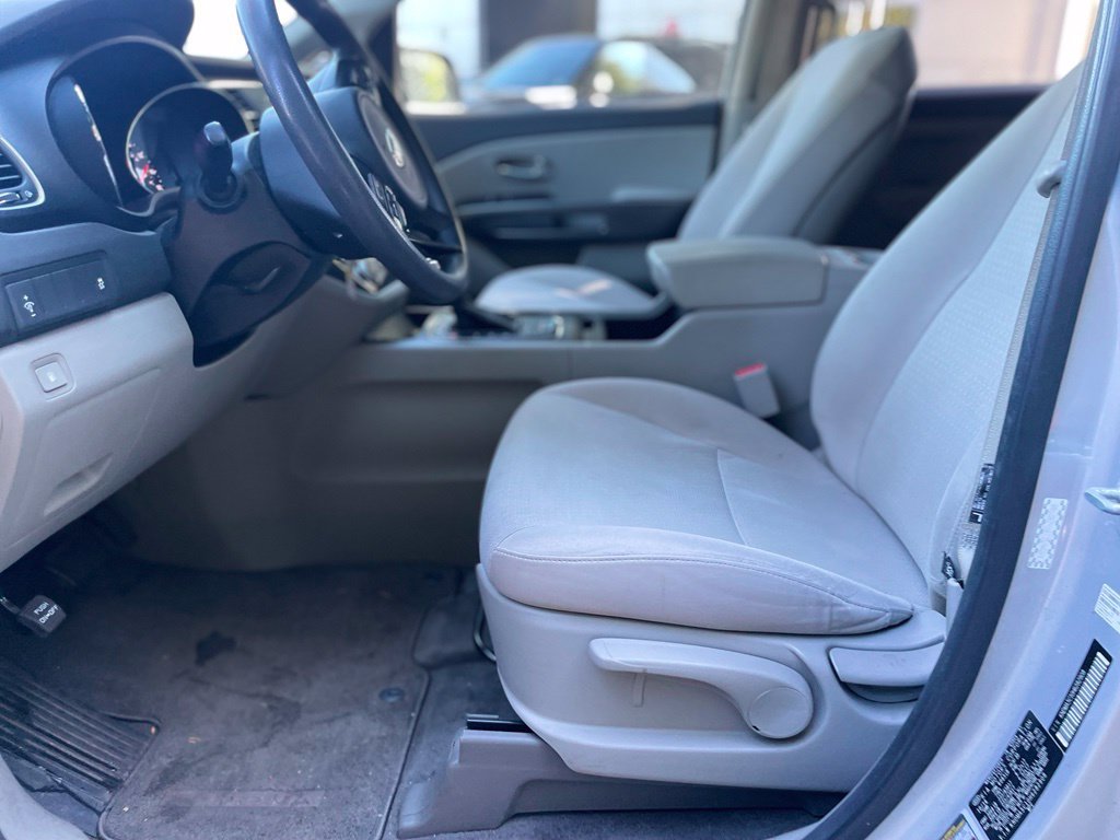 Used 2017 Kia Sedona L FWD image 20