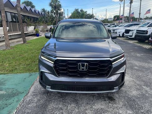 Used 2025 Honda Pilot Elite image 3