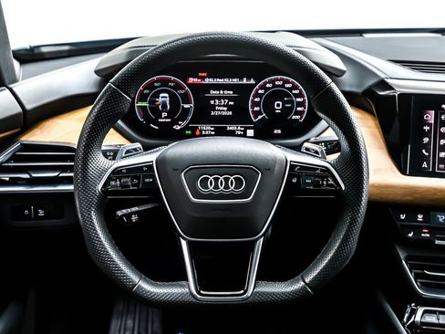 Used 2024 Audi e-tron GT Premium Plus image 18