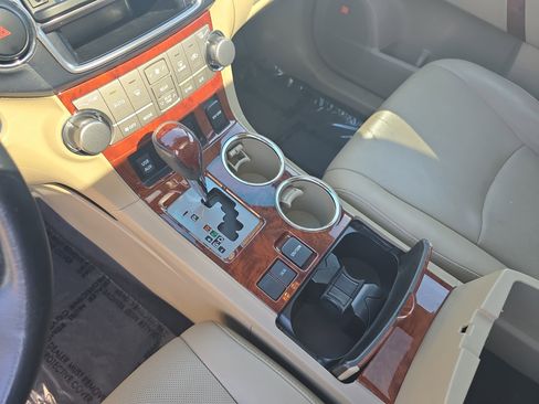 Used 2013 Toyota Highlander Limited image 22